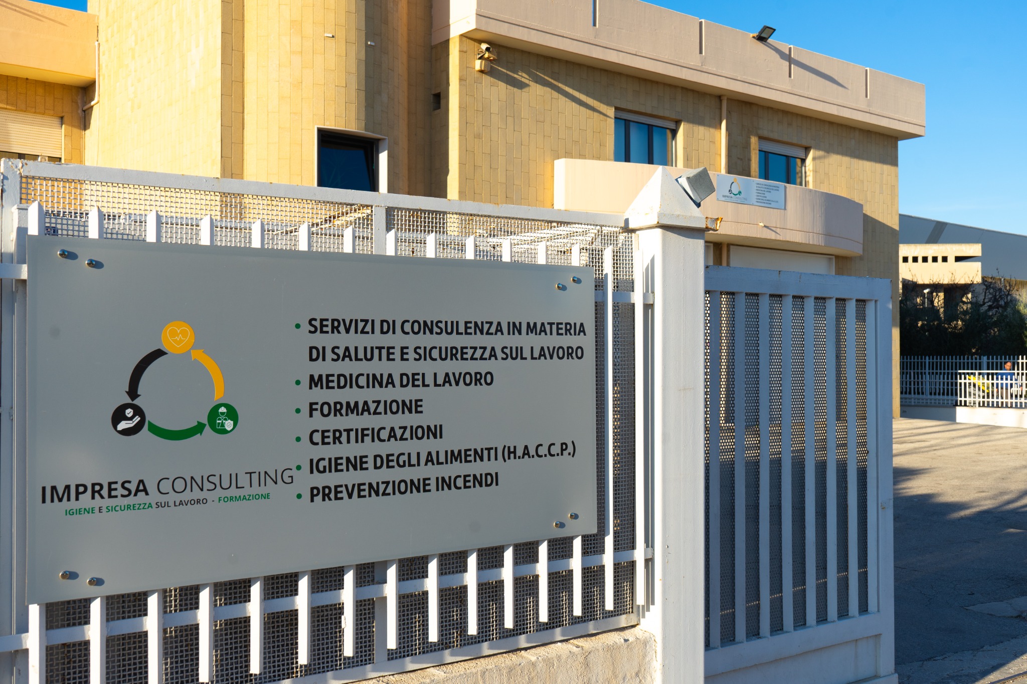 Insegna Impresa Consulting con l’elenco dei servizi